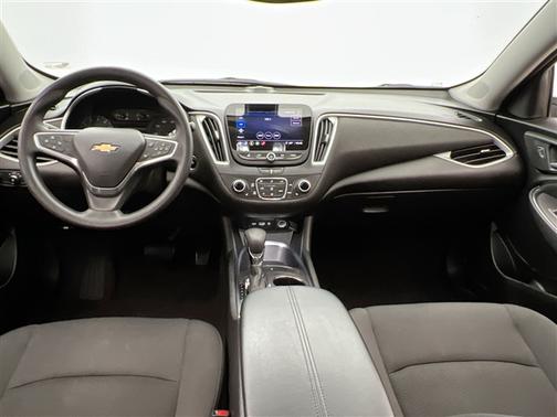 Silver Ice Metallic 2022 Chevrolet Malibu FWD LT