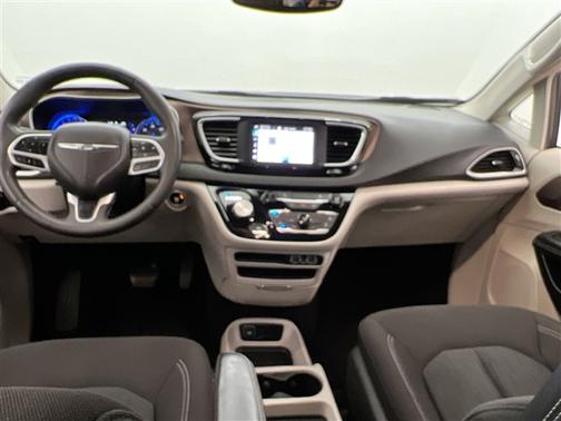 Granite Crystal Metallic Clearcoat 2023 Chrysler Voyager LX