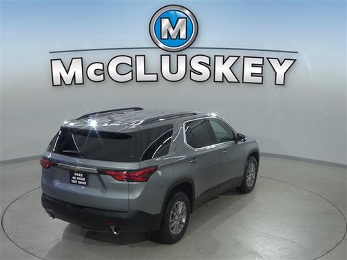 Sterling Gray Metallic 2023 Chevrolet Traverse LT Cloth