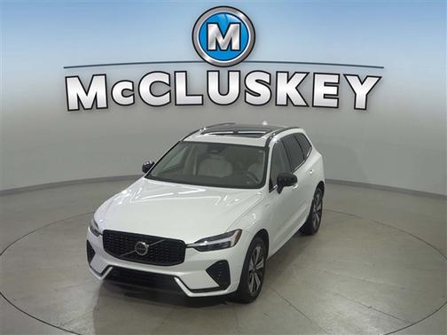 Crystal White Metallic 2024 Volvo XC60 Recharge Plug-In Hybrid T8 Plus Dark Theme