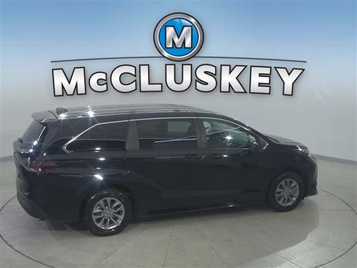 2024 Toyota Sienna LE