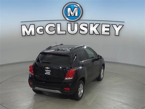 Mosaic Black Metallic 2022 Chevrolet Trax LT