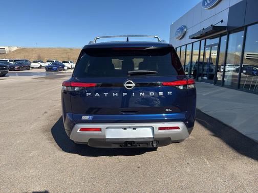2025 Nissan Pathfinder SL FWD