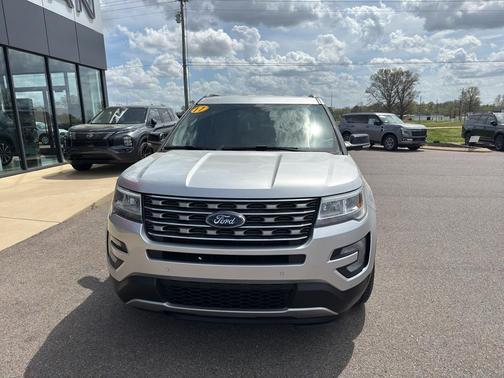 Ingot Silver Metallic 2017 Ford Explorer XLT