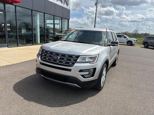 Ingot Silver Metallic 2017 Ford Explorer XLT
