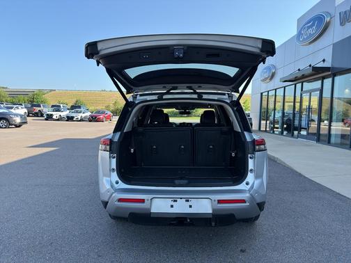 2022 Nissan Pathfinder Platinum 2WD