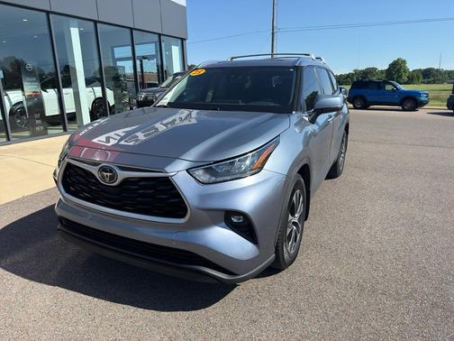 Moon Dust 2020 Toyota Highlander XLE