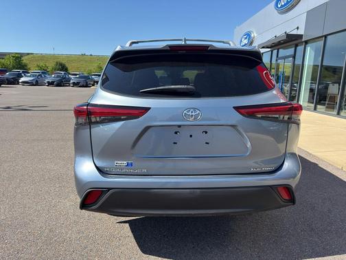 Moon Dust 2020 Toyota Highlander XLE