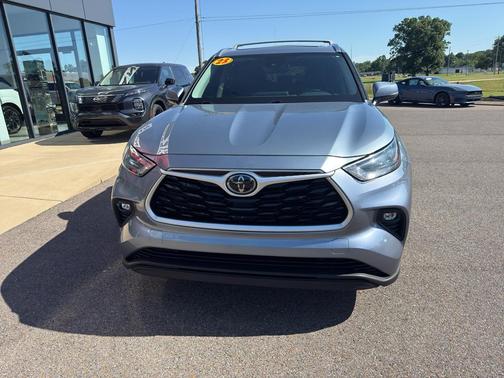 Moon Dust 2020 Toyota Highlander XLE