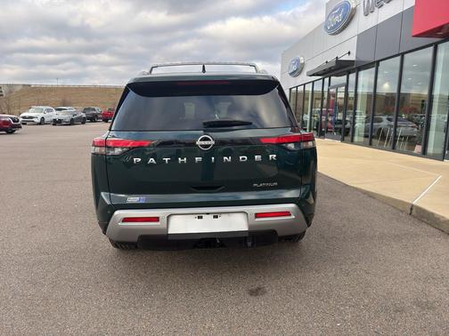 2024 Nissan Pathfinder Platinum FWD