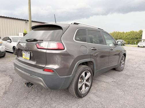 Granite Crystal Metallic Clearcoat 2019 Jeep Cherokee Limited