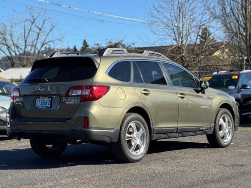 Wilderness Green Metallic 2015 Subaru Outback 2.5i Limited