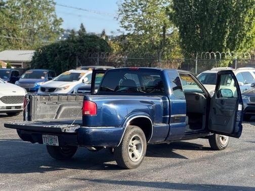 2001 Chevrolet S-10 Base