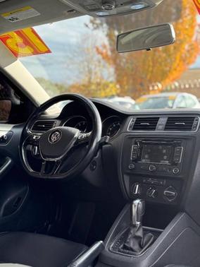 2015 Volkswagen Jetta Auto SE w/Connectivity/Navigation