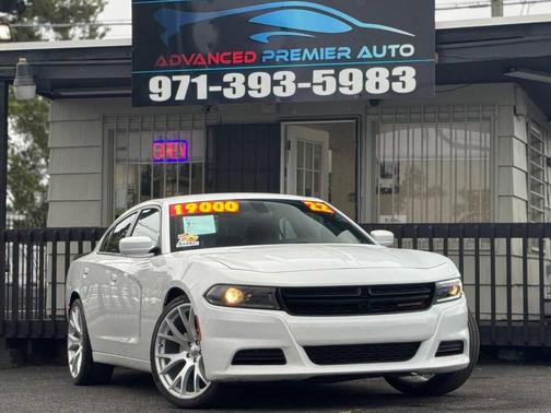 White Knuckle Clearcoat 2022 Dodge Charger SXT