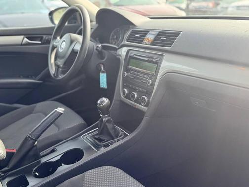 2012 Volkswagen Passat 2.5 S