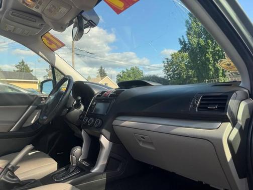 Jasmine Green Metallic 2015 Subaru Forester 2.5i Touring