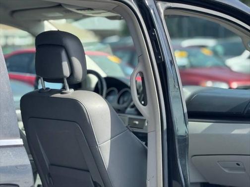 2011 Volkswagen Routan SE