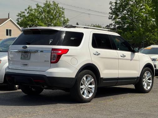 White Platinum Metallic Tri-Coat 2015 Ford Explorer XLT