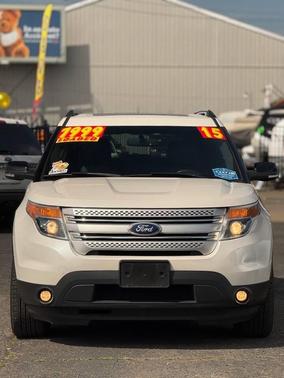 White Platinum Metallic Tri-Coat 2015 Ford Explorer XLT