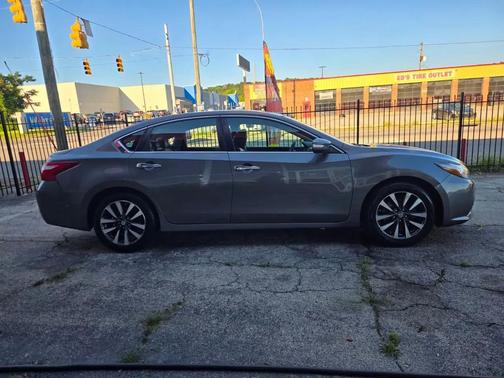 Gray 2017 Nissan Altima 2.5 SL