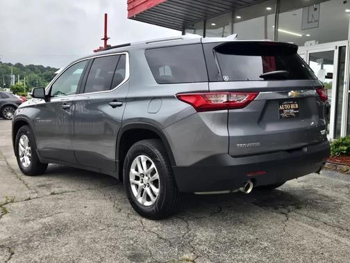 Gray 2018 Chevrolet Traverse LT Cloth
