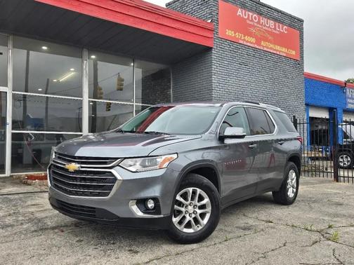 Gray 2018 Chevrolet Traverse LT Cloth