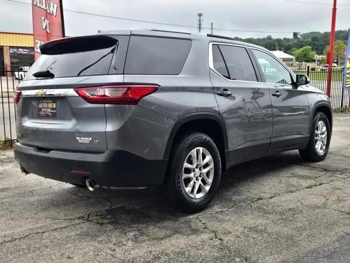 Gray 2018 Chevrolet Traverse LT Cloth