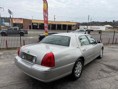 2011 Lincoln Town Car Signature