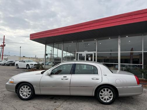 2011 Lincoln Town Car Signature