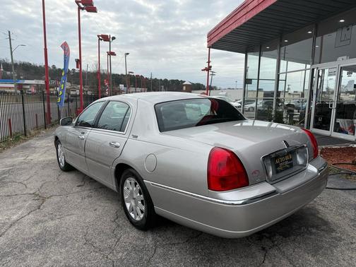 2011 Lincoln Town Car Signature