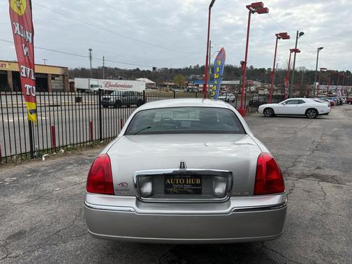 2011 Lincoln Town Car Signature