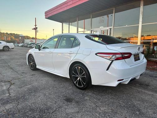 2020 Toyota Camry SE