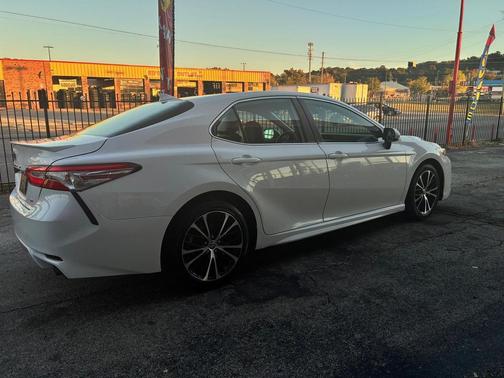 2020 Toyota Camry SE