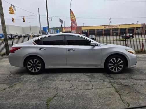 Silver 2017 Nissan Altima 2.5 SL