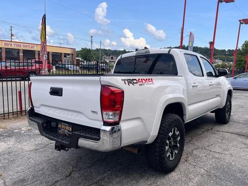 White 2018 Toyota Tacoma SR5