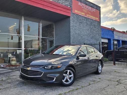 Gray 2018 Chevrolet Malibu 1LS
