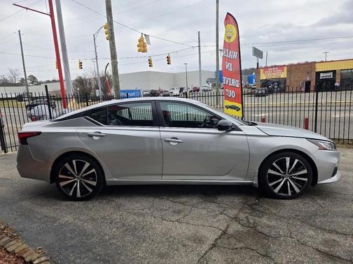 2021 Nissan Altima SR FWD