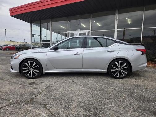2021 Nissan Altima SR FWD