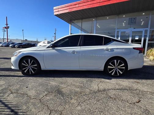 2022 Nissan Altima SR FWD