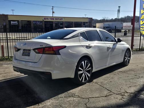 2022 Nissan Altima SR FWD