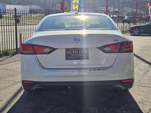 2022 Nissan Altima SR FWD