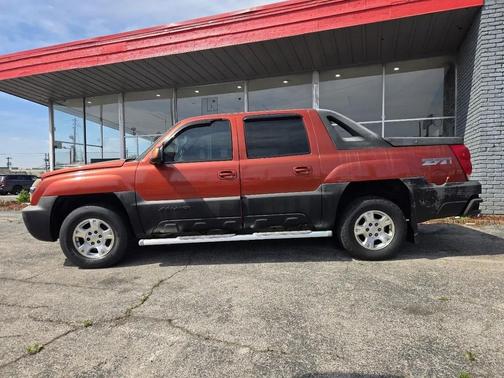Orange 2002 Chevrolet Avalanche 1500