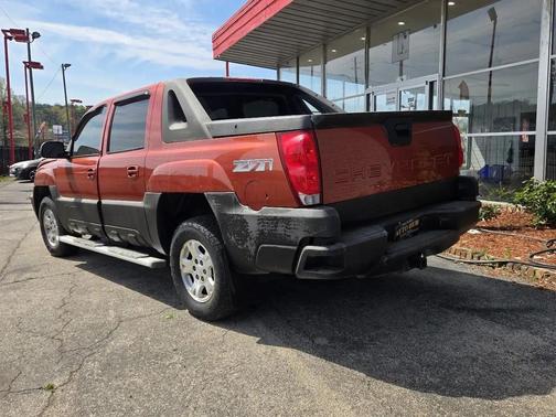 Orange 2002 Chevrolet Avalanche 1500