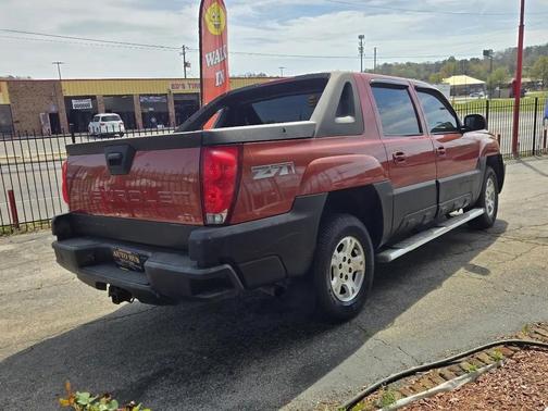 Orange 2002 Chevrolet Avalanche 1500