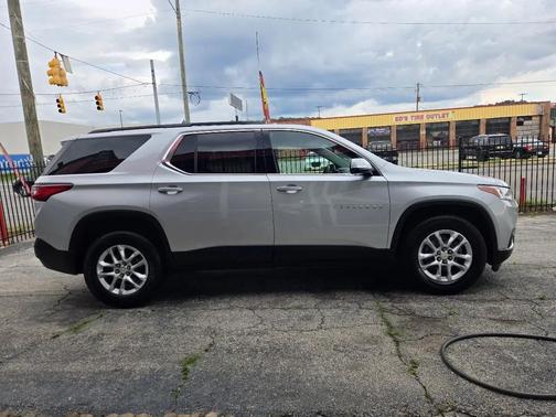 Silver 2019 Chevrolet Traverse LT Leather