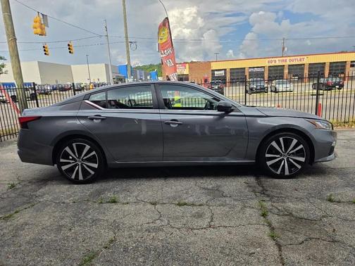 Gray 2021 Nissan Altima SR FWD