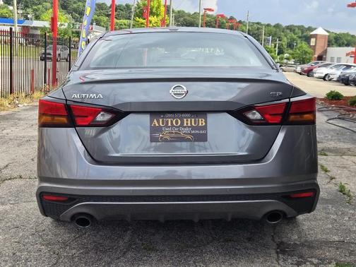 Gray 2021 Nissan Altima SR FWD