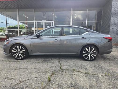 Gray 2021 Nissan Altima SR FWD