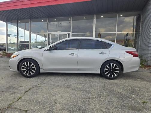 Silver 2018 Nissan Altima 2.5 SV